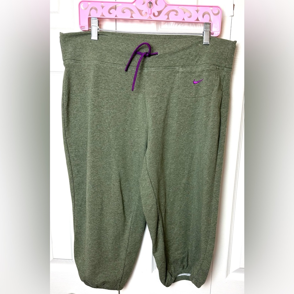 New NIKE Dri-Fit Legend Obsessed Training Pants Joggers Capri Crops Green Purple